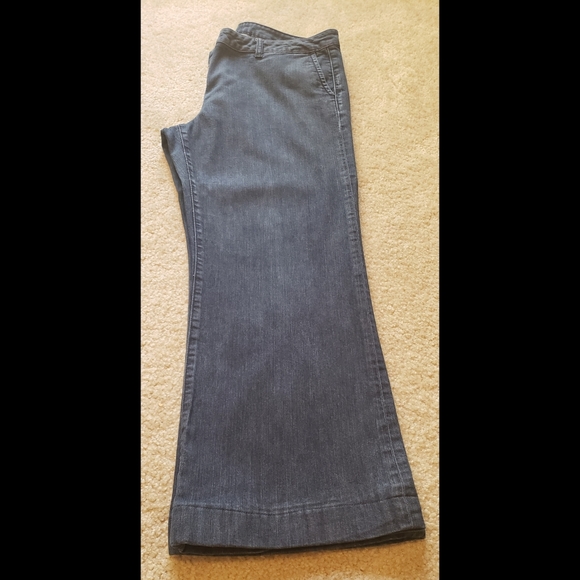 👖 Classic Medium Wash Flare leg jeans! Size - Picture 1 of 5